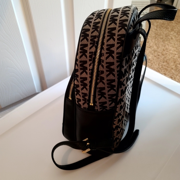 MICHAEL KORS ABBEY MD BACKPACK - Picture 4 of 5